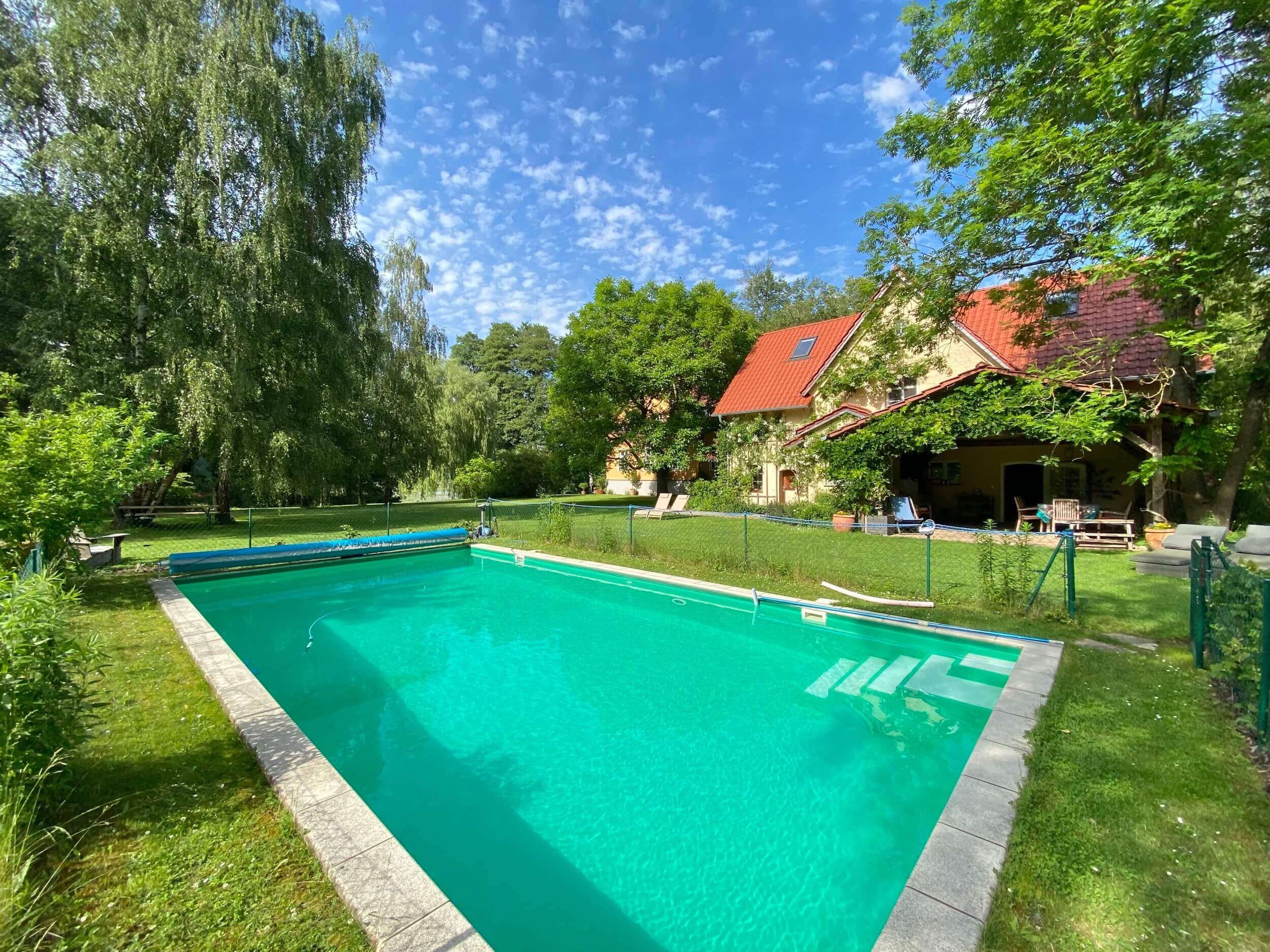 1 kersdorf sommer pool blau ferienhaus