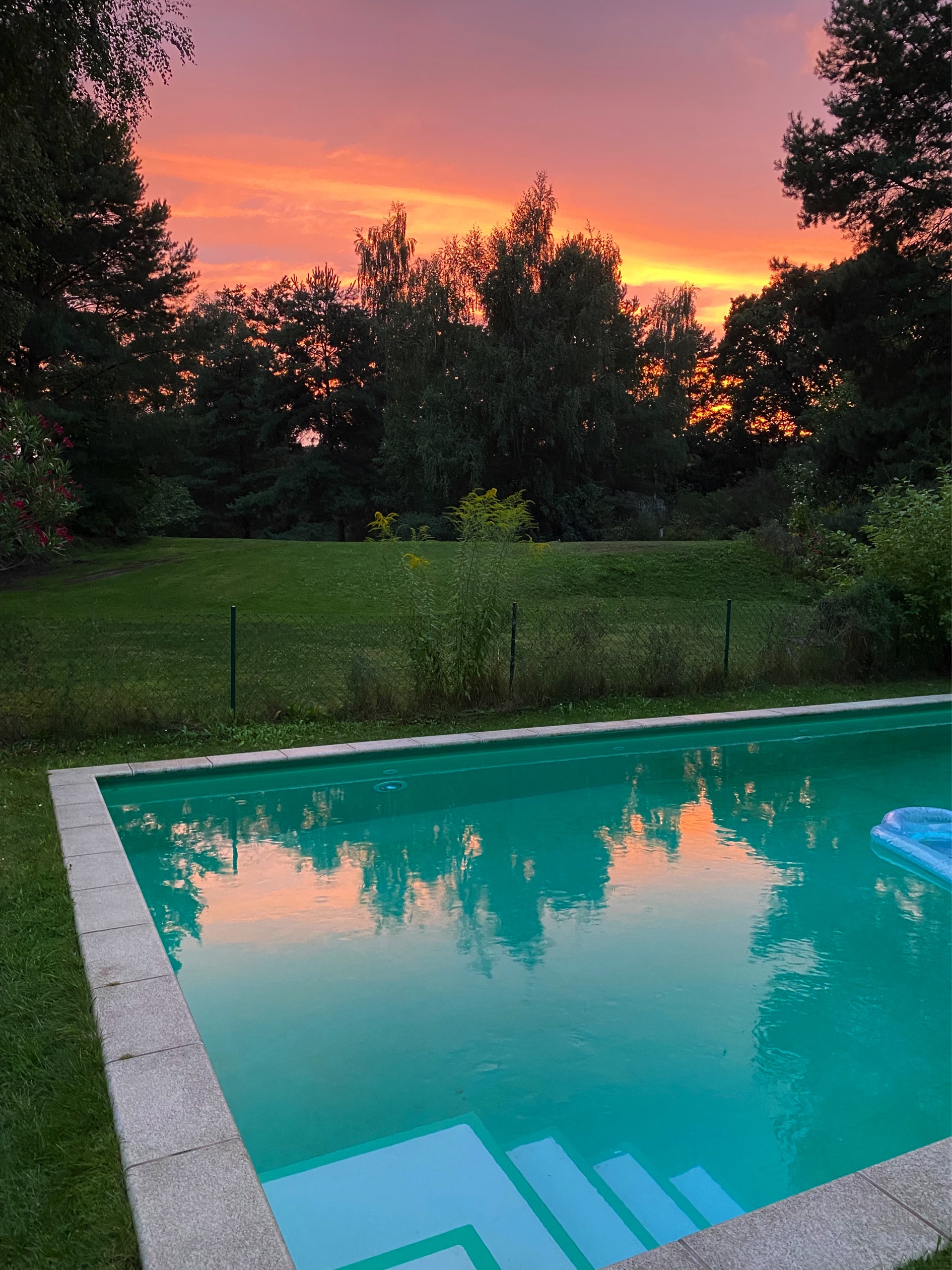 pool-bei-sonnenaufgang-villa-kersdorf-briesen-ferienhaus