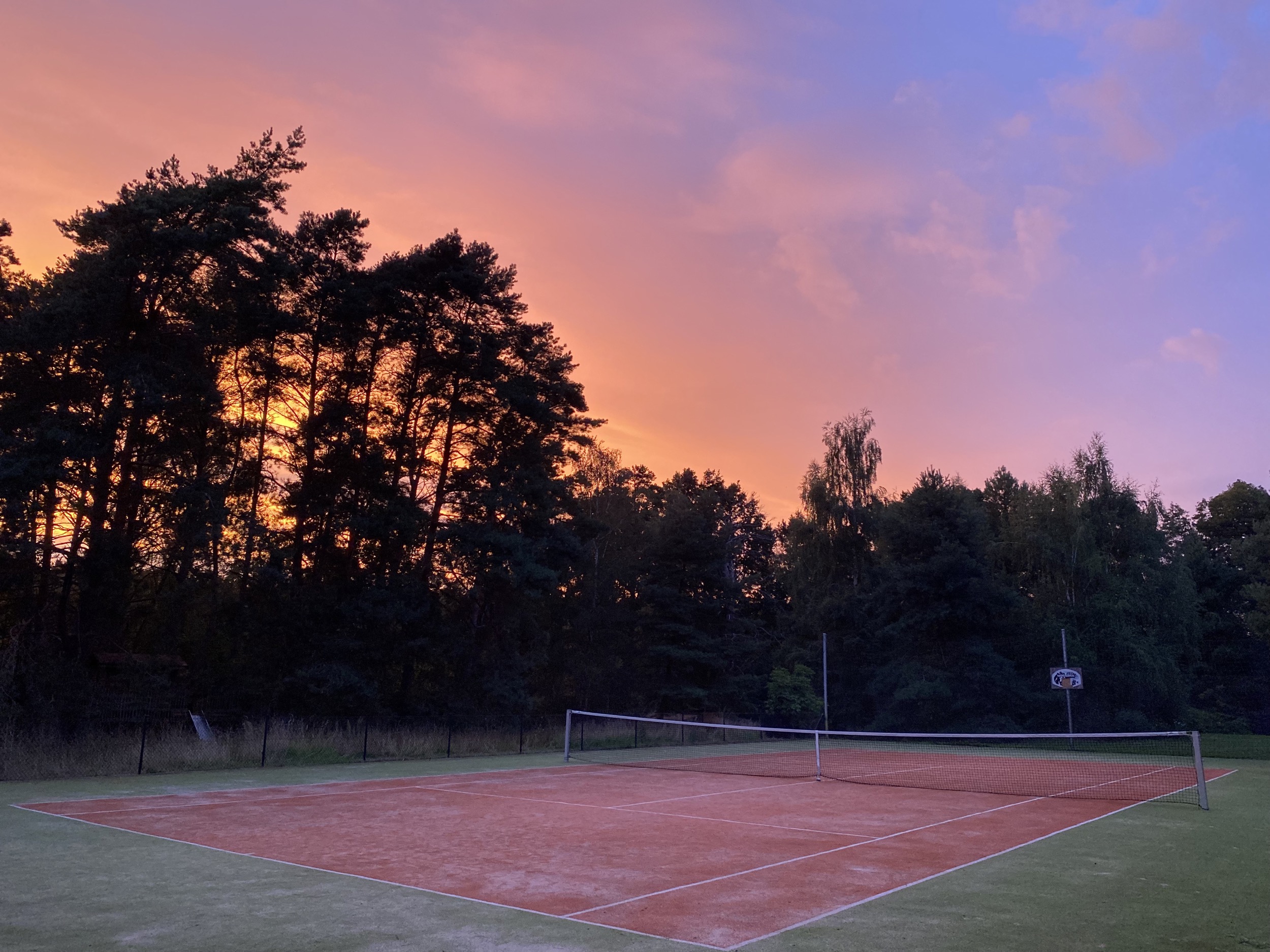 tennisplatz sonnenaufgang villa kersdorf briesen ferienhaus