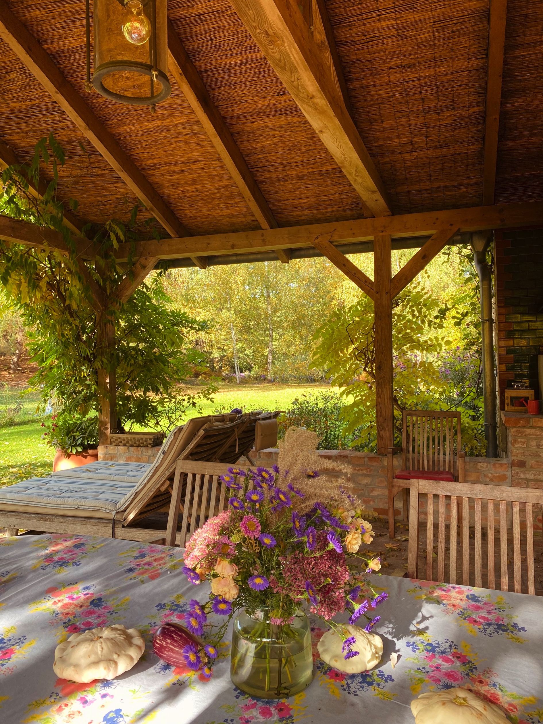 terrasse-sommer-blumen-villa-kersdorf-briesen-ferienhaus